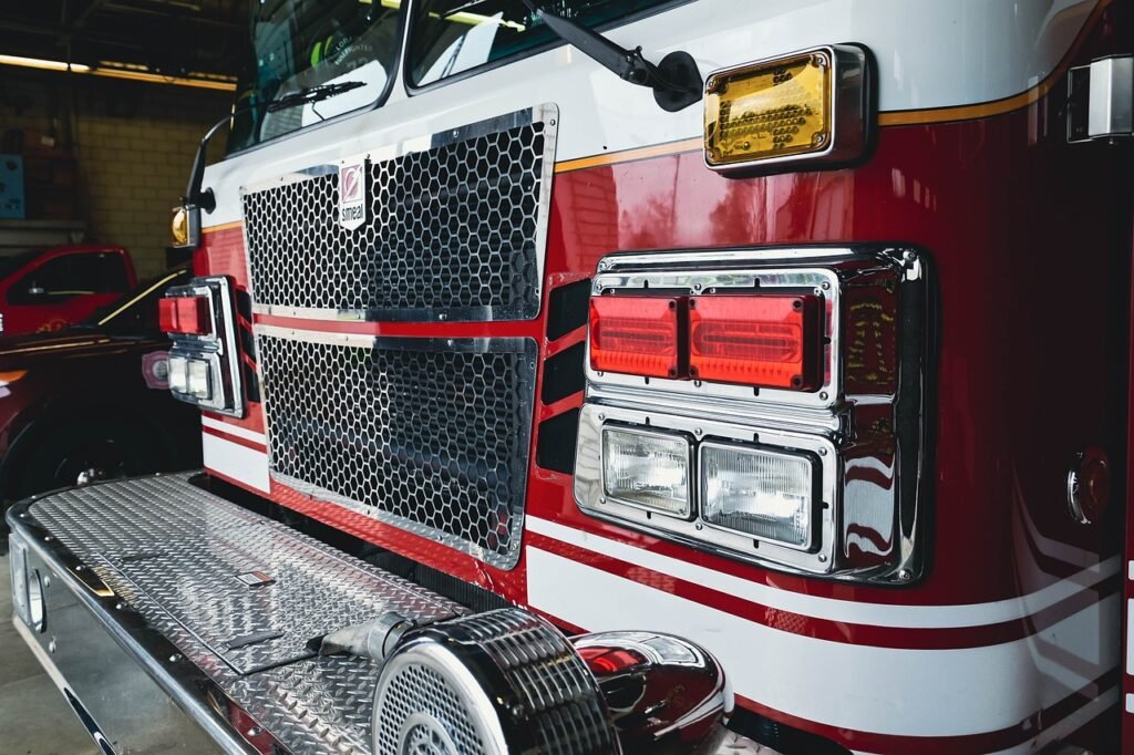 firetruck, fire, emergency, siren, fire department, rescue, firefighter, firetruck, firetruck, fire, emergency, emergency, fire department, fire department, firefighter, firefighter, firefighter, firefighter, firefighter